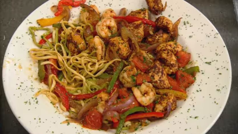If you like spicy food then you'll love this fantastic Cajun Jambalaya pasta recipe inspired on the original recipe of world famous, Cheesecake Factory.