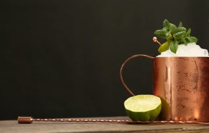 Don't miss out on your favorite drinks just because you are watching your carbs! Now you can make an awesome keto Moscow Mule right at home!