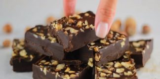 Is that time of the day and you are craving for something sweet but low carb and dairy free? No worries, check this delicious chocolate and peanut squares.
