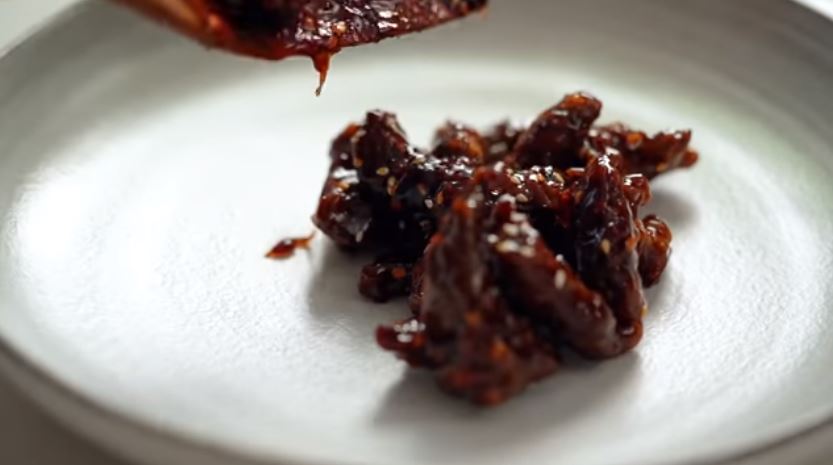 Craving for Chinese but on a diet? Check out this delicious crispy sesame beef which is dairy free and keto friendly, perfect for a healthy family dinner.