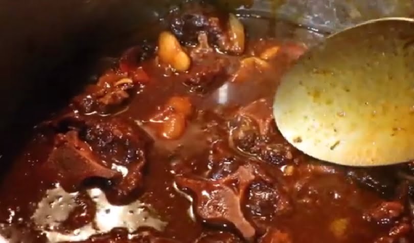 Craving stew for dinner? Then this dairy free keto oxtail stifado is the way to go! Check out this recipe and impress everyone with its strong flavors.