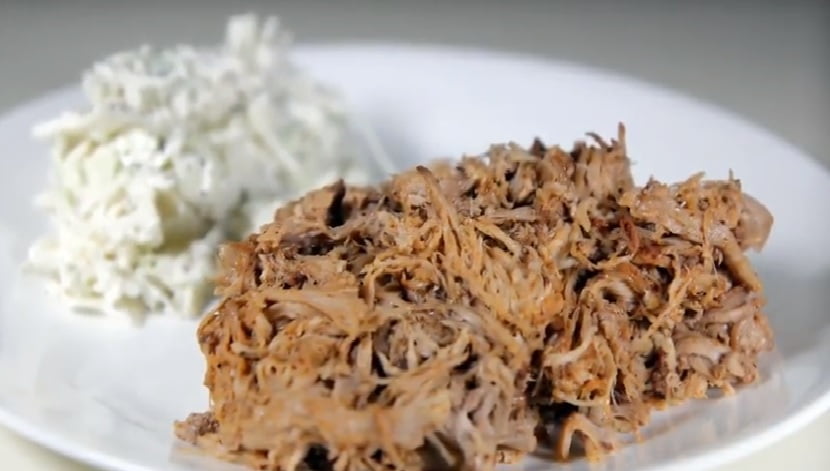 In the mood for pork? Then this pulled pork afelia recipe you must try! It is super easy and full of flavor. Perfect as a light lunch option.