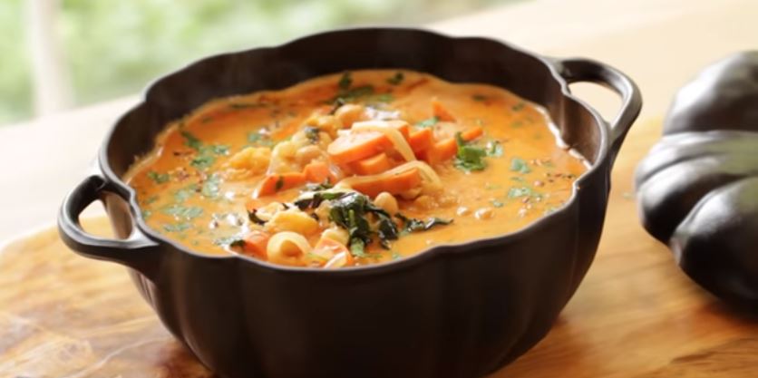 If you love Thai food, here is the treat you've been waiting for! This amazing vegetarian red coconut curry is super tasty and easy to make!