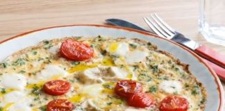 In the mood for a decadent yet easy and healthy breakfast? How about trying this fantastic vegan and keto friendly Caprese omelet!