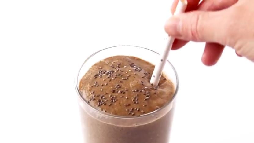Don't feel like complicating yourself for breakfast? Then this delicious chocolate protein shake is just the way to go! It is vegan and keto friendly.