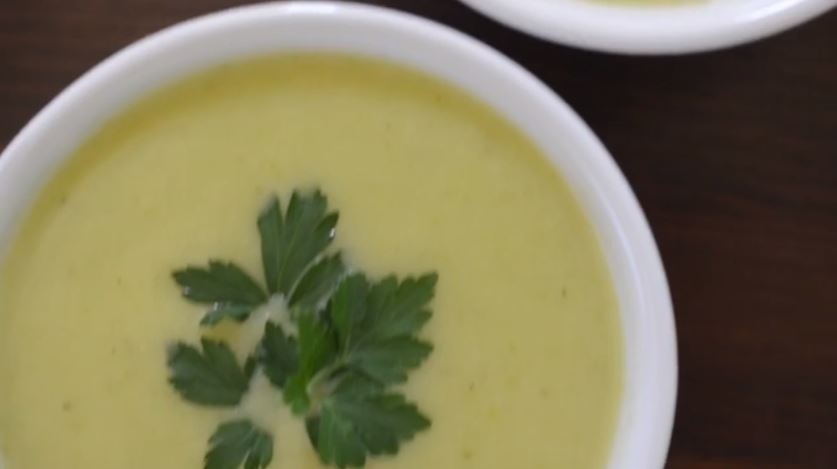 In the mood for a rich and comforting dinner? How about this creamy and delicious vegan and keto friendly cream of celery soup!