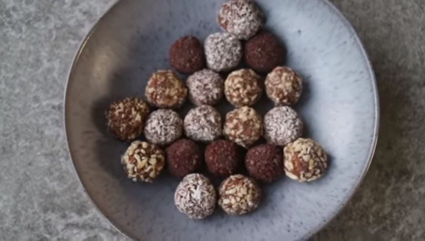 In the mood for a yummy snack but want to keep it vegan and low carb? Then check out this fantastic vegan and keto friendly fat bombs with cacao and cashew!