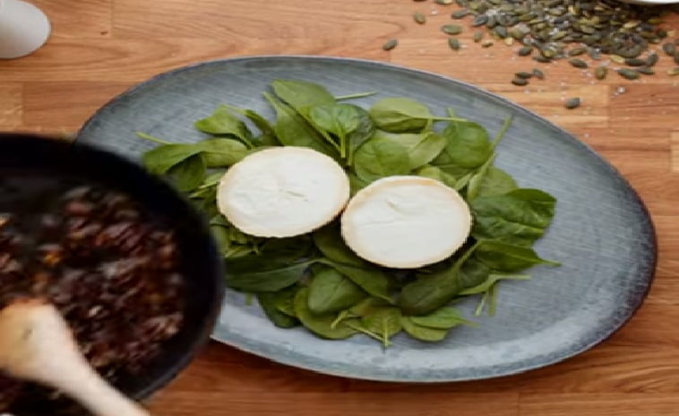 Ready for a yummy, super easy and healthy salad? You will absolutely love this vegan and keto friendly goat cheese salad with balsamico butter!