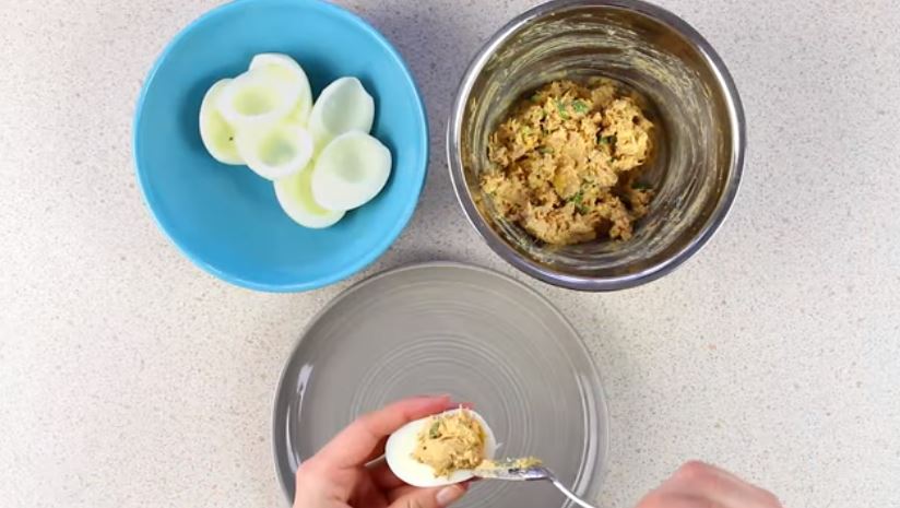You will absolutely love this super easy and quick snack! In just minutes you can enjoy of these vegan and keto friendly spicy deviled eggs!
