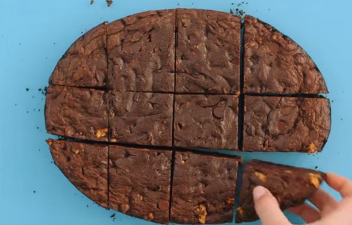 In the mood for brownies? How about trying this fantastic slow cooker keto brownies recipe! These are not only yummy but also super easy to make and low carb!