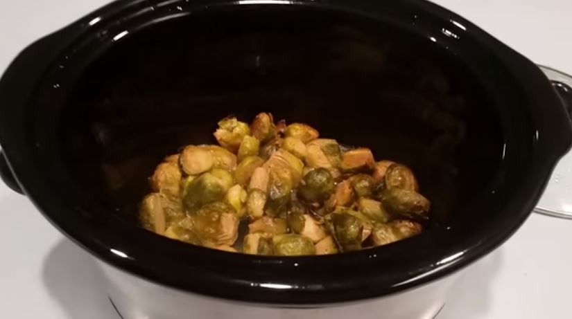 Try this fantastic slow cooker keto Brussels sprouts recipe! Juts imagine tender Brussels sprouts dressed in a creamy sauce, sounds good right?