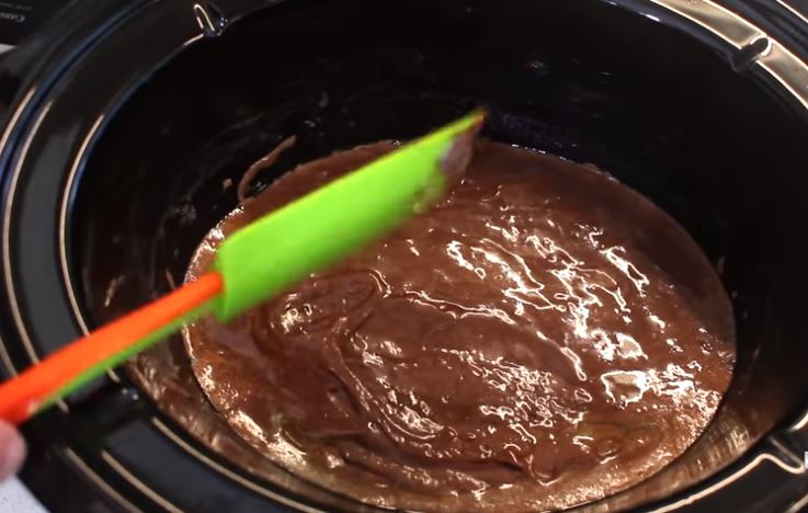 Thinking about a dessert you can make in your slow cooker? Then check this amazing slow cooker keto chocolate cake! The perfect low carb treat.