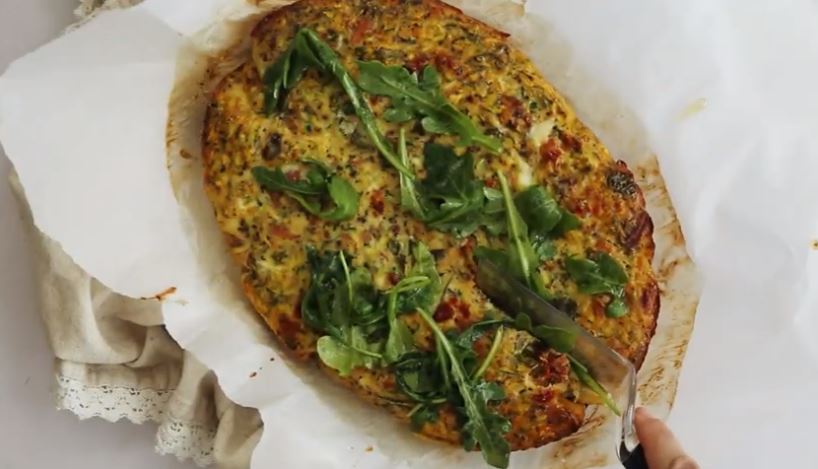 In the mood for a yummy, easy, healthy and filling breakfast? Then check out this fantastic and delicious slow cooker keto frittata!