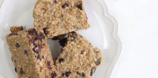Is that time of the day when you're getting the munchies? Then make this delicious slow cooker keto oatmeal bars and kill all the cravings!