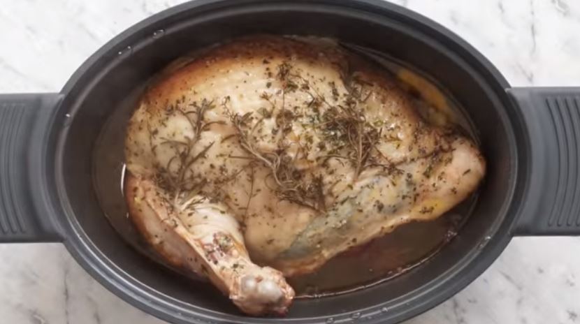 It's dinner time and you want something easy, low carb and delicious? Then check out this fantastic slow cooker keto turkey breast.