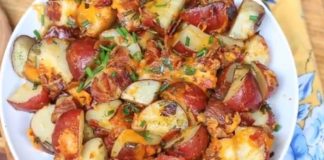 In need of an easy and yummy snack? Then you need to try this slow cooker keto cheesy bacon ranch potatoes. One of the easiest snacks you'll ever make.
