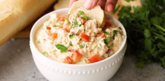 Get ready to impress with this delicious slow cooker keto crab dip recipe, it's not only easy and flavorful but also keto friendly.