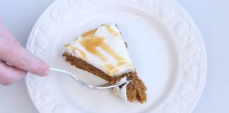 In search of a wonderful fall treat? Then this slow cooker keto pumpkin spice cake is just the way to go! Perfect to share with the whole family.